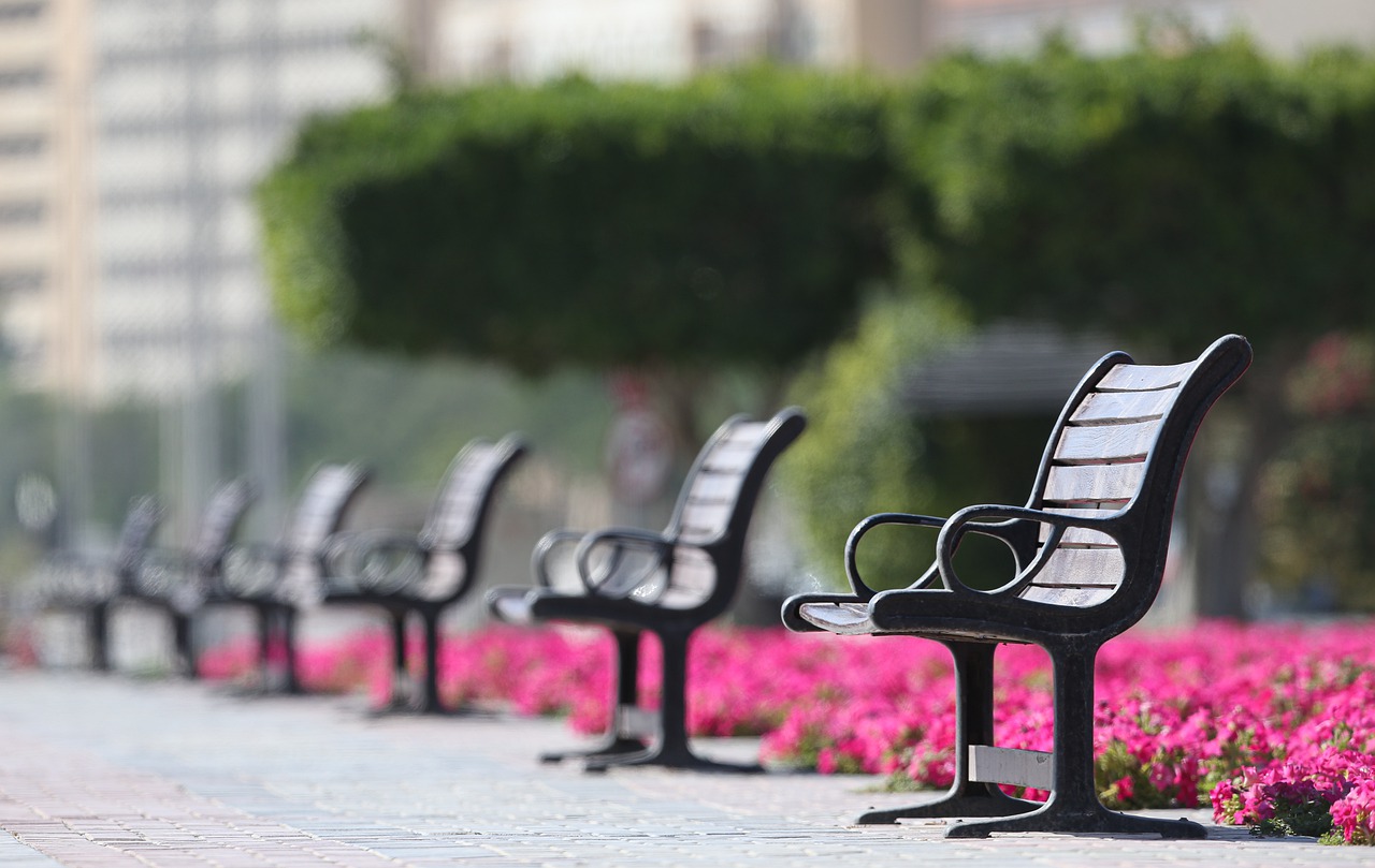 benches signifying social distancing