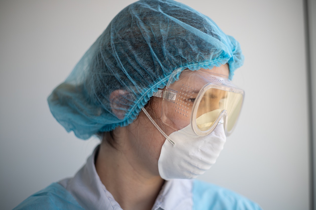 N95 mask on healthcare worker